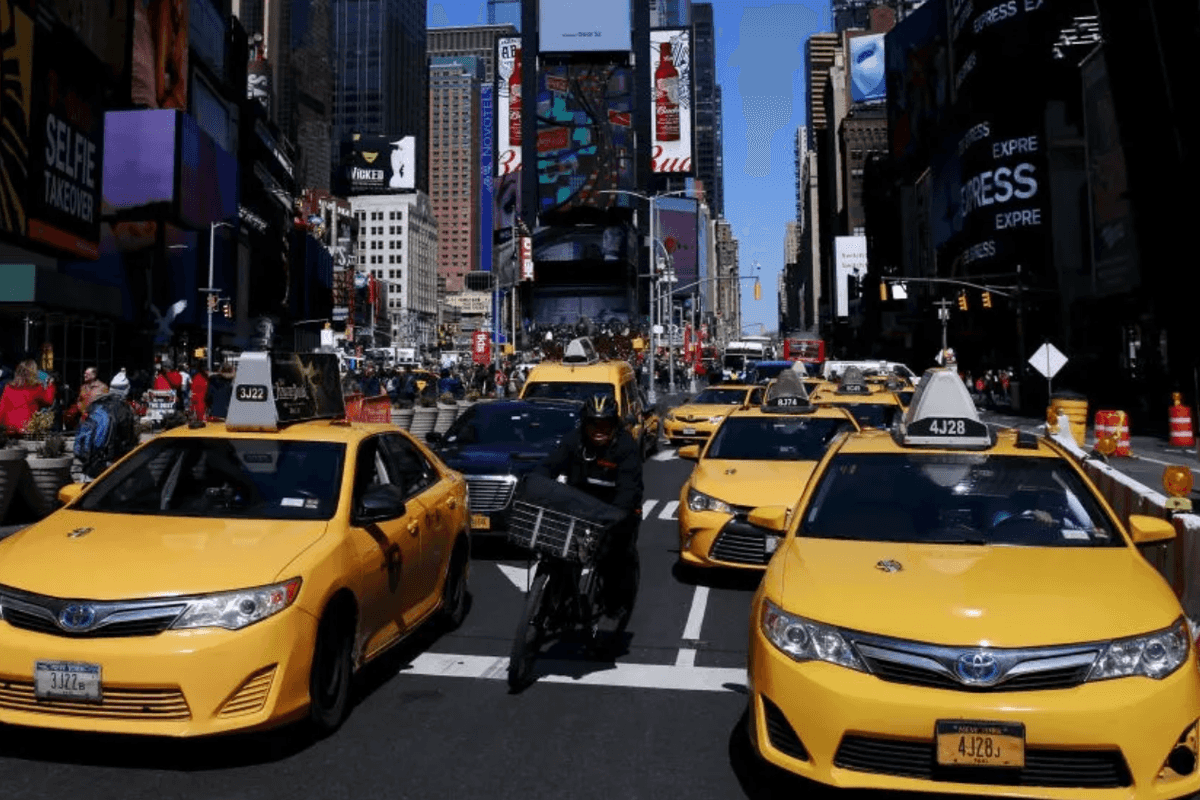 New York taxi jumps sidewalk on Christmas Day, injuring 7