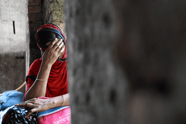 Migrants flee to Bangladesh border fearing India crackdown
