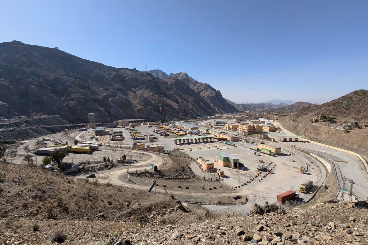 Ten days on, no signs of Pakistan-Afghanistan trade resumption