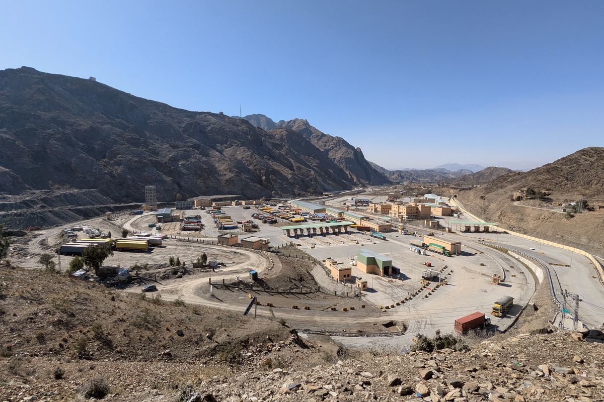 Ten days on, no signs of Pakistan-Afghanistan trade resumption