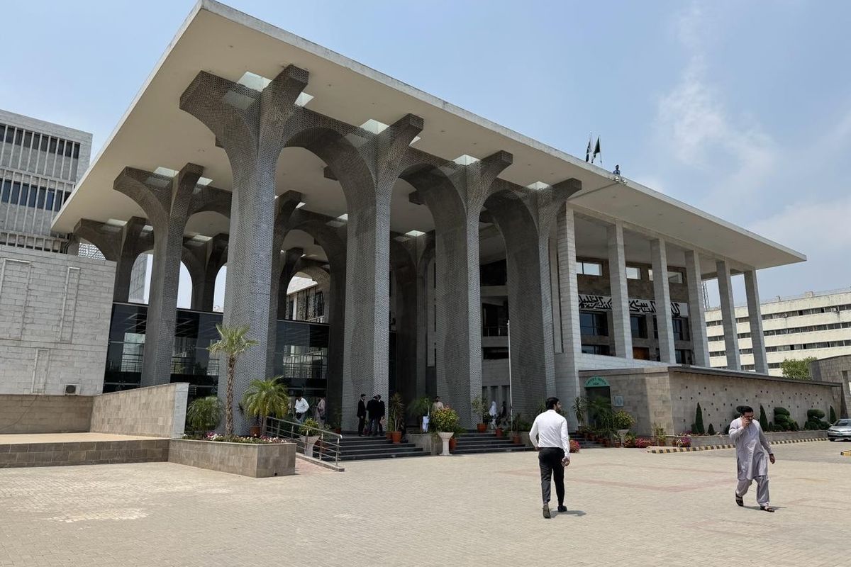 Pakistani justices accuse executive of violating judicial independence