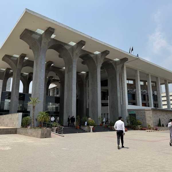 Pakistan court orders pay release for cybercrime officers amid contract dispute