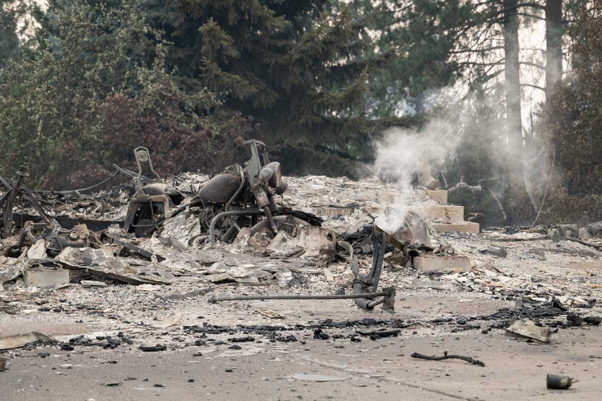 Spokane wildfires destroy hundreds of homes, force mass evacuations