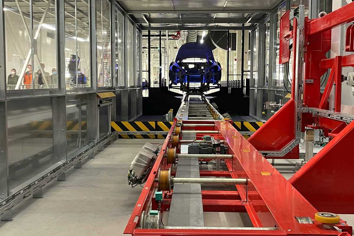 Pakistan’s auto sector struggles to compete globally, CCP says