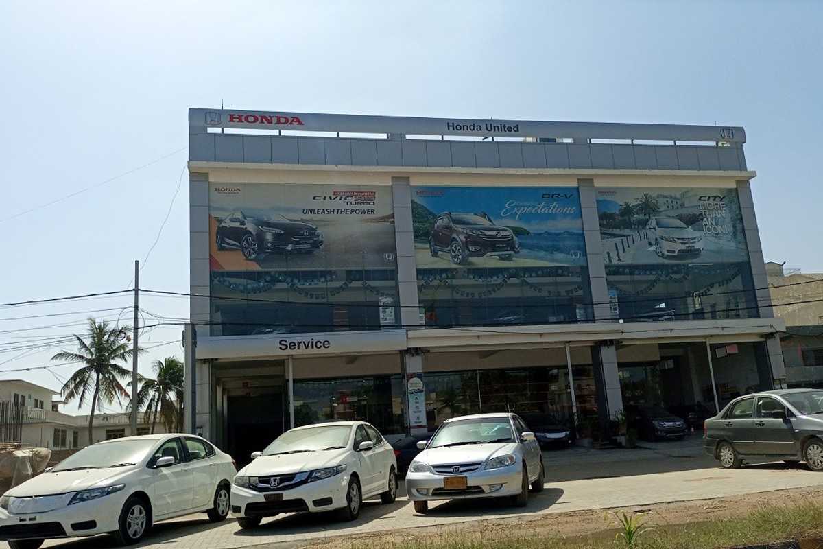 Pakistan car sales grow strongly in Feb despite monthly dip