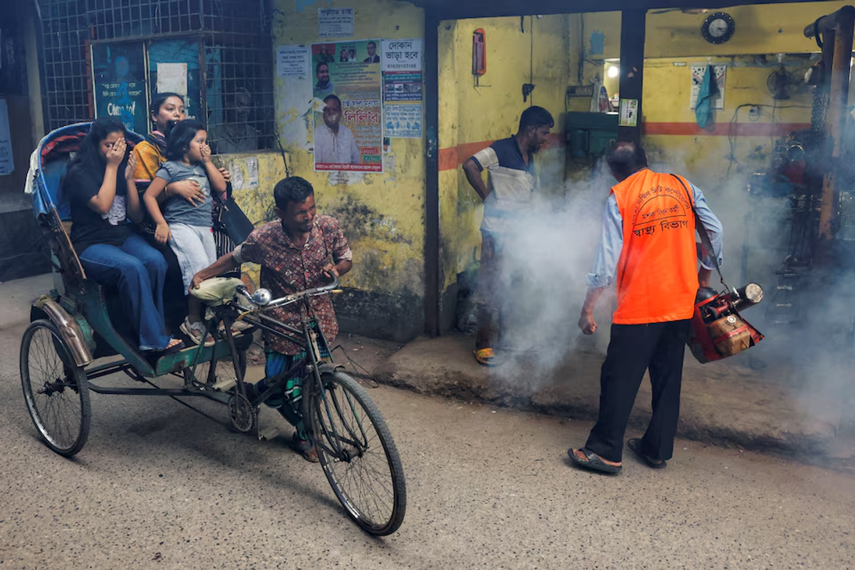 Bangladesh deaths from dengue cross 400 as outbreak worsens