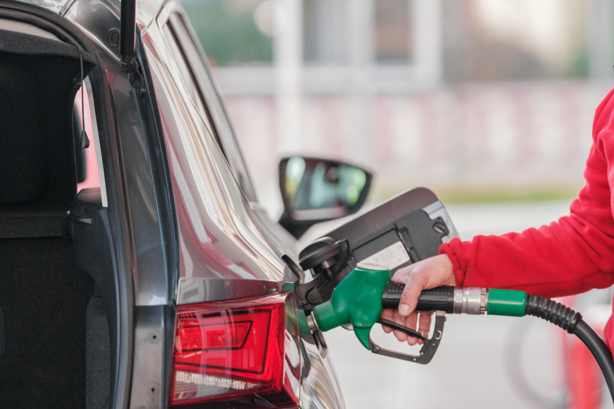 Pakistan launches mobile app to combat smuggled petroleum sales at 11,500 fuel stations