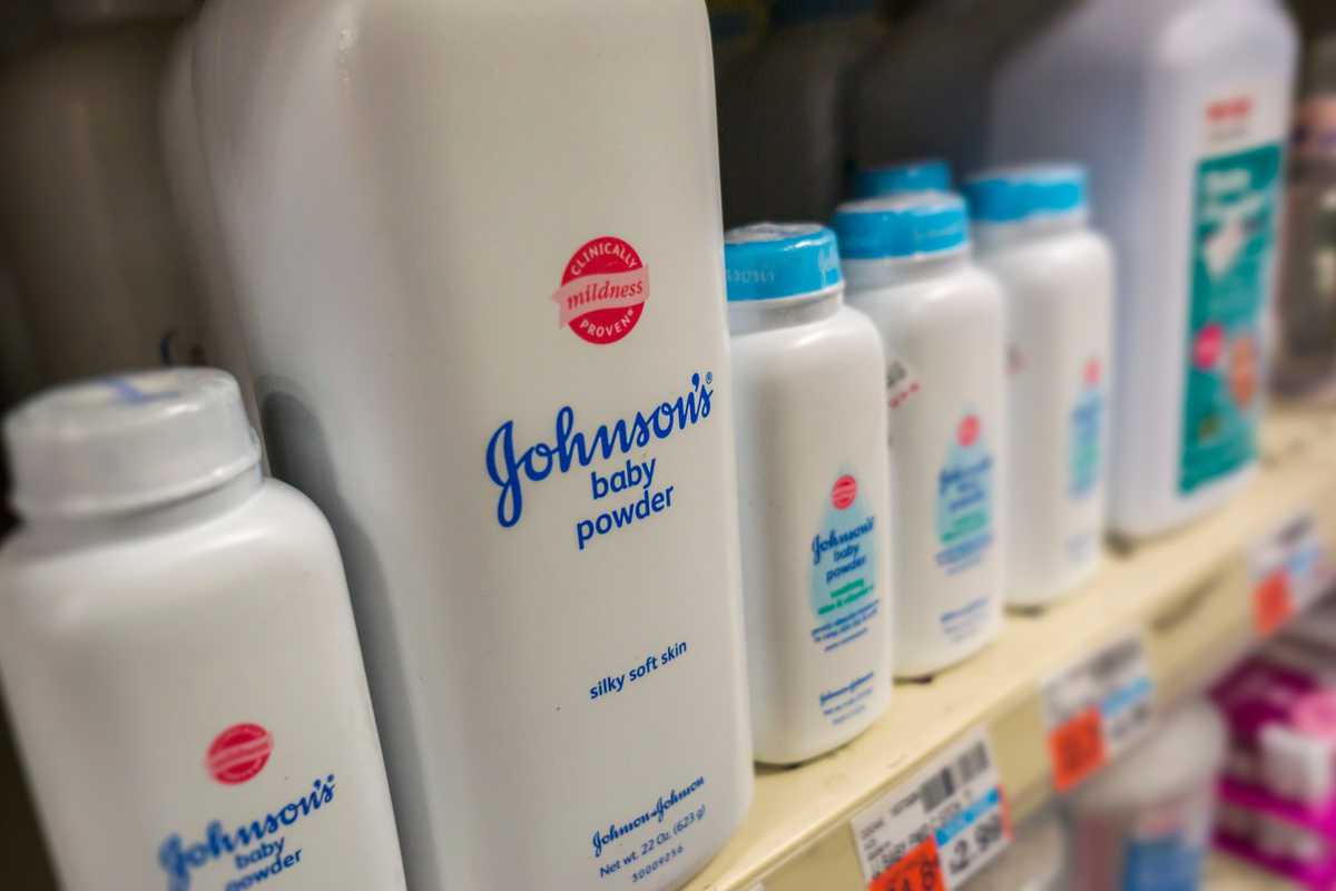 Johnson & Johnson risks UK lawsuit over talcum powder cancer claim