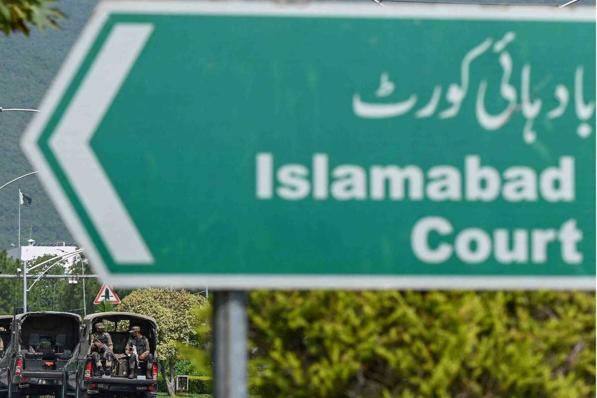 Pakistani court overturns espionage conviction of police officer