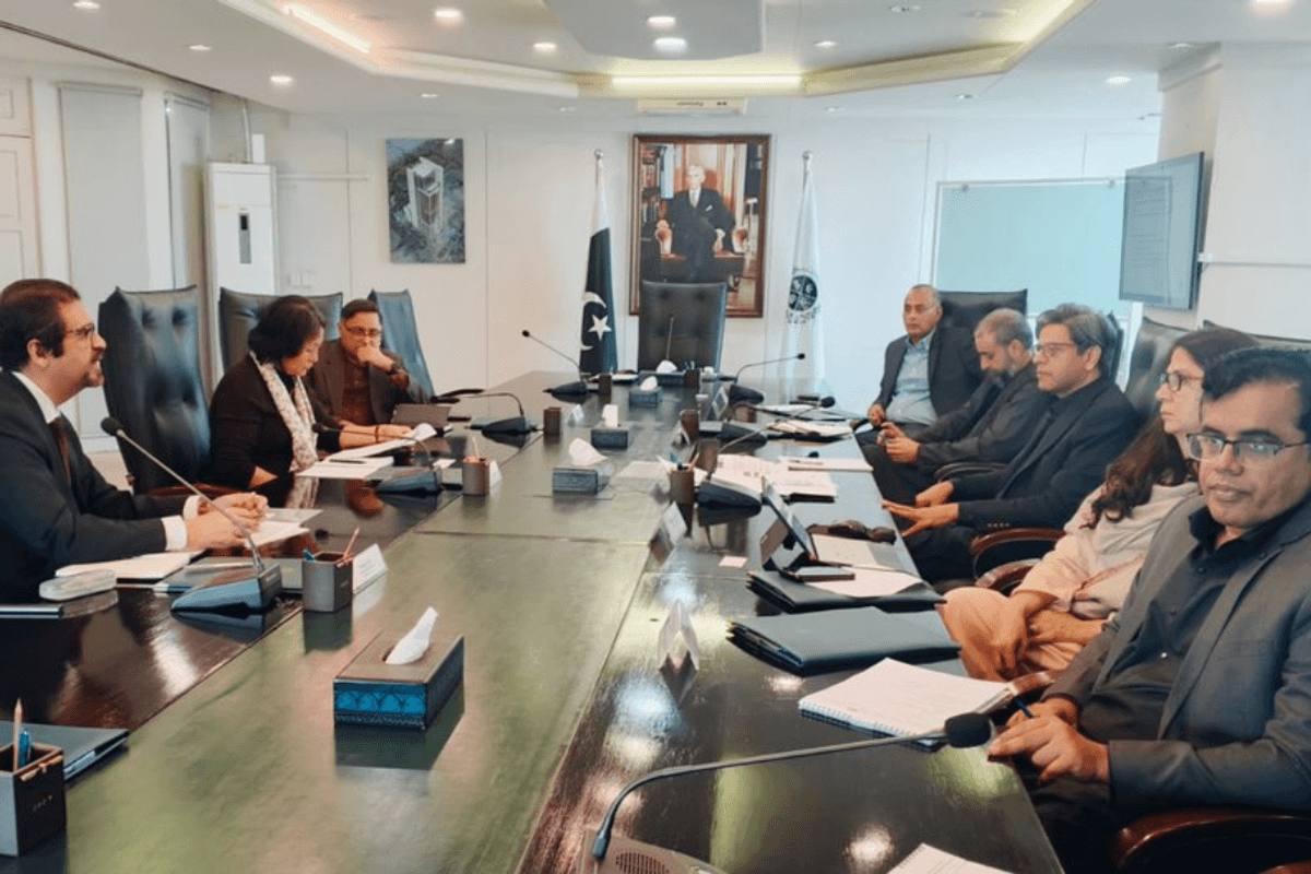 ADB officials discuss insurance reforms with Pakistan’s companies regulator