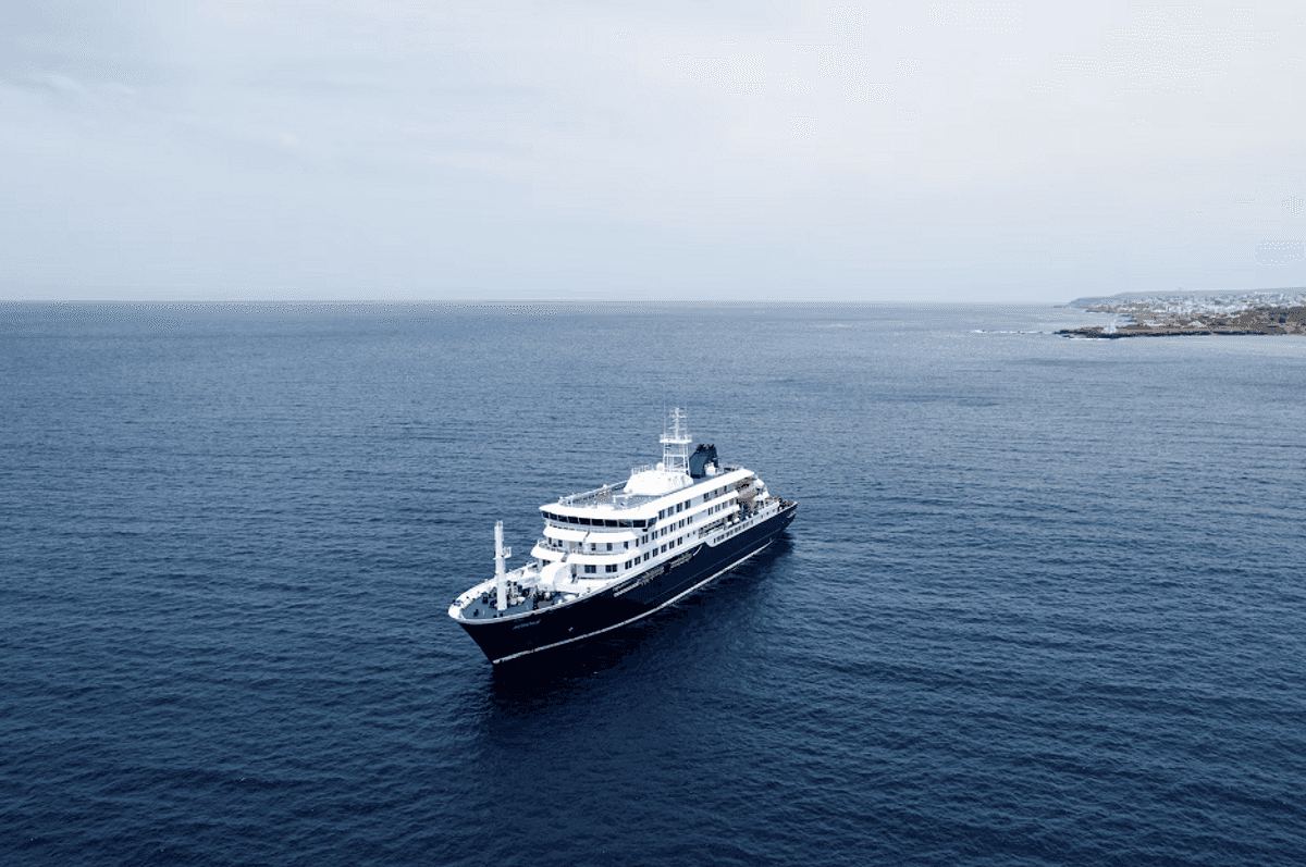 Hantavirus cruise ship MV Hondius heads to Netherlands after passengers flown home