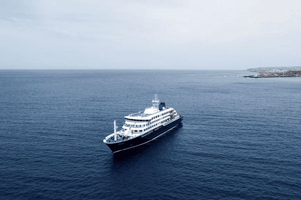 Hantavirus cruise ship MV Hondius heads to Netherlands after passengers flown home