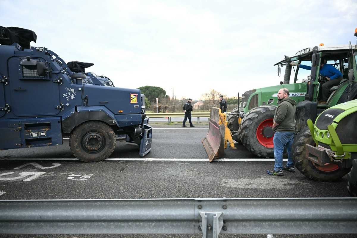 Fifty French farmers arrested after entering ministry building