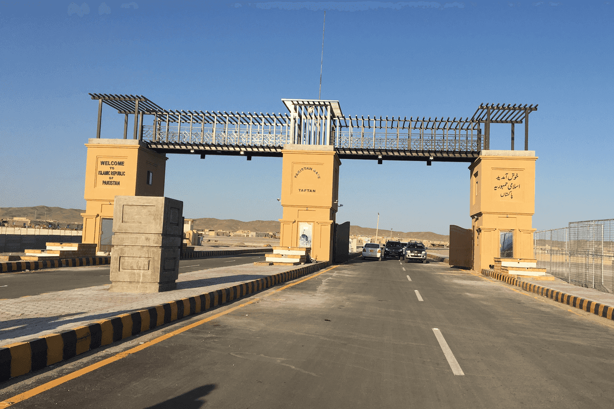 Pakistan shuts border with Iran as Tehran trades strikes with Israel