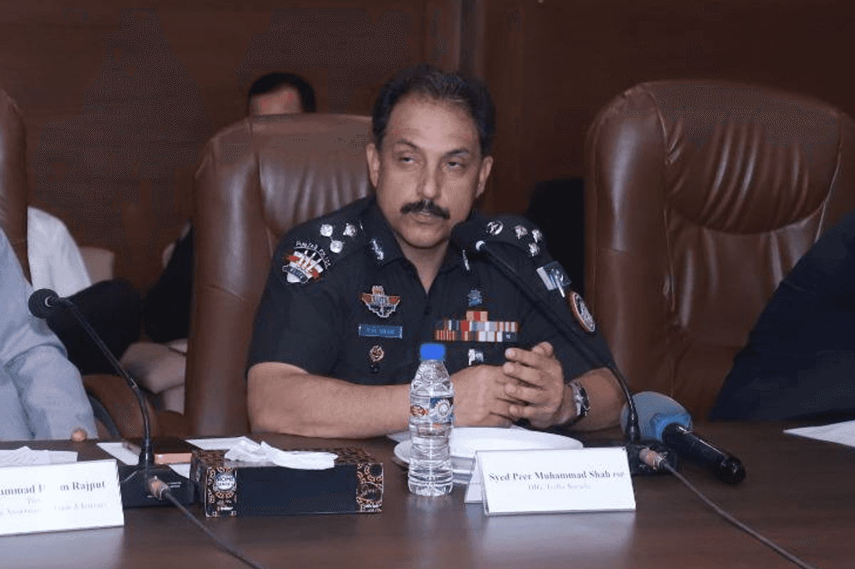 Pakistan reinstates Karachi traffic police chief a month after removal