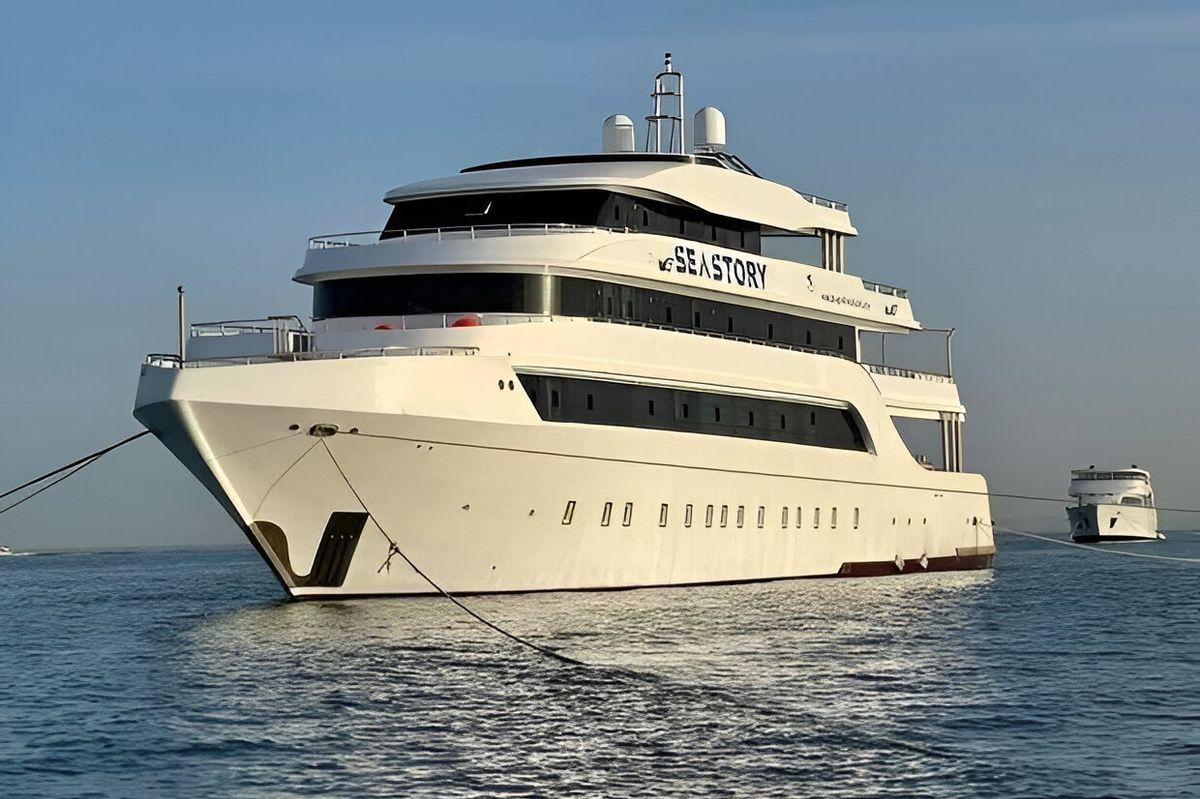 Egypt says 17 missing after Red Sea tourist boat capsizes