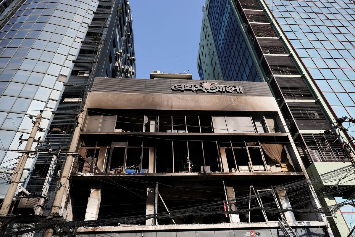 Presses fall silent after mobs torch offices of Bangladesh's top newspapers