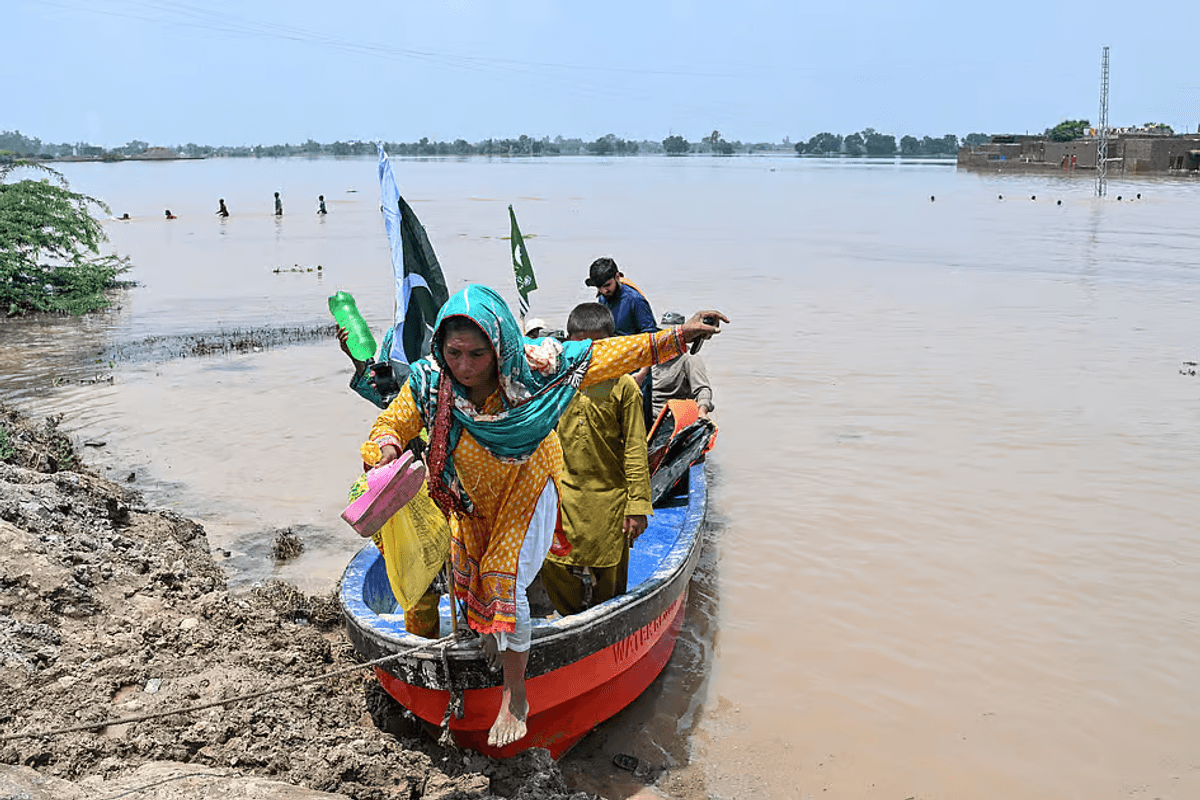 Flooding forces residents to flee homes by boat in Pakistan's Punjab