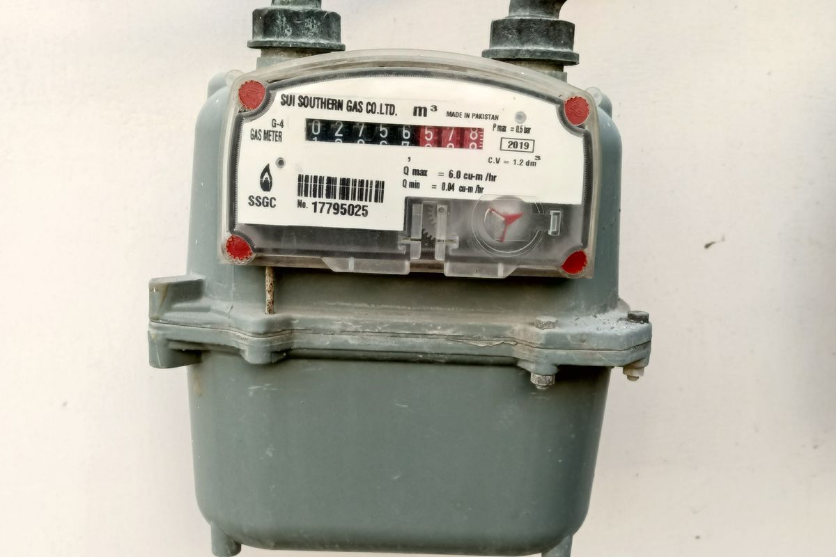 Pakistan lifts ban on new gas connections and declares national climate emergency