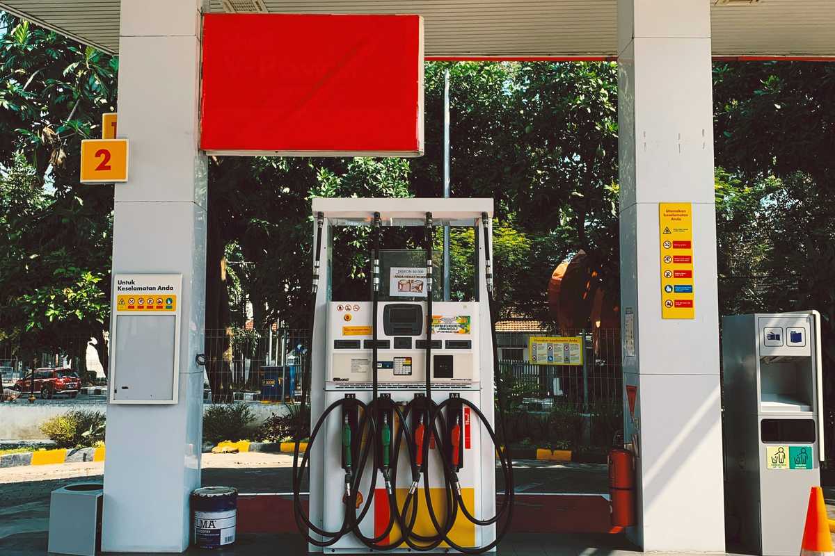 Pakistan's petroleum sales surge 2% in February amid lower prices