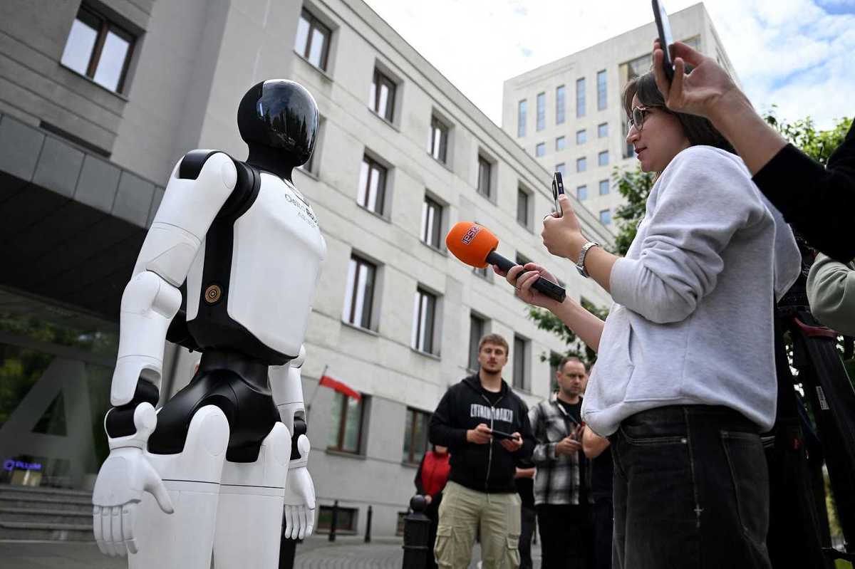 Robots protest rampant AI in Poland