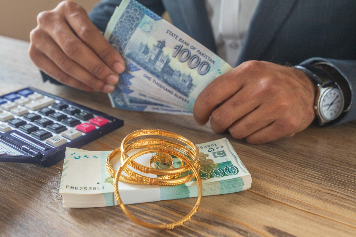 Gold price reaches record high of PKR 257,300 in Pakistan