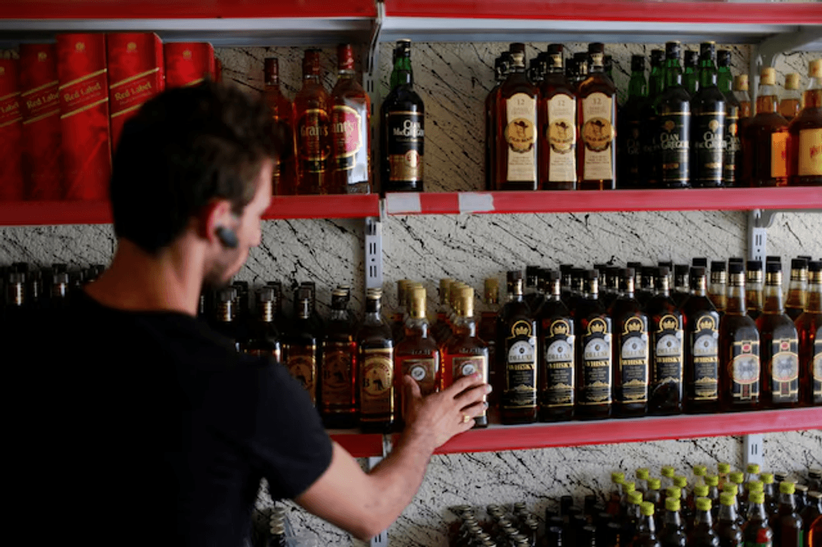 Saudi Arabia official denies reports of lifting ban on alcohol