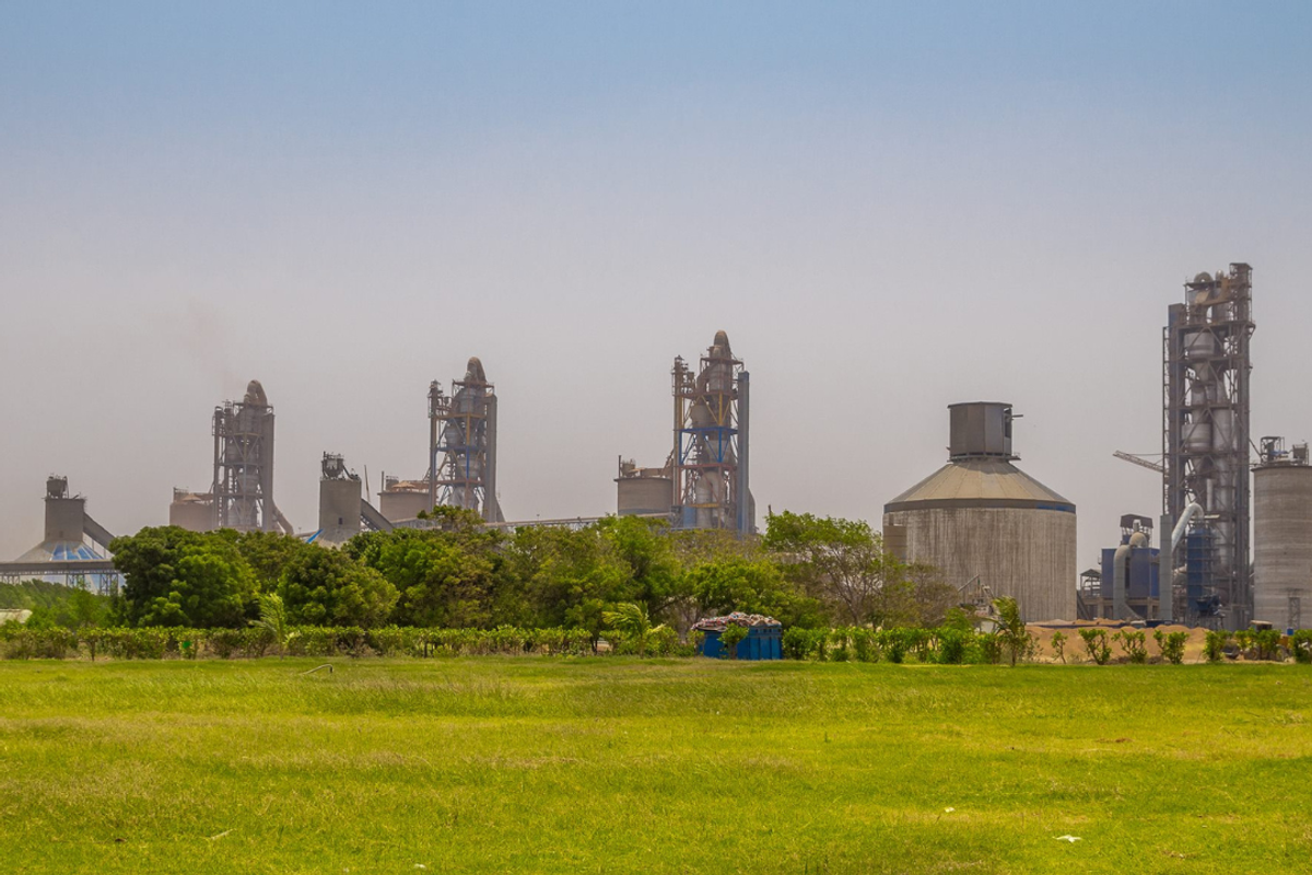 Lucky Cement export dispatches surge by 117% in the first quarter of FY25