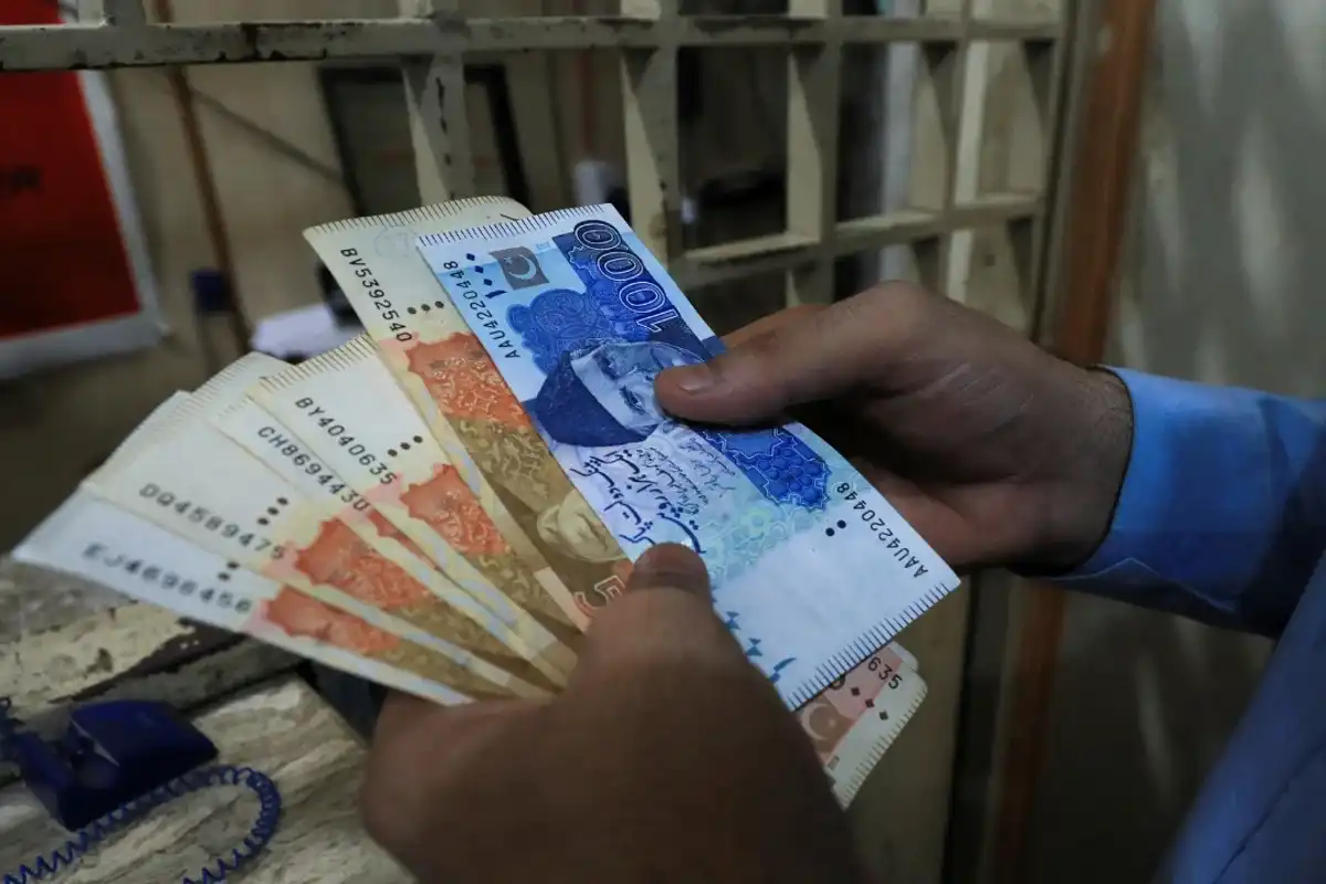 Pakistan rupee hits 19-month low; PSX crosses 130,000