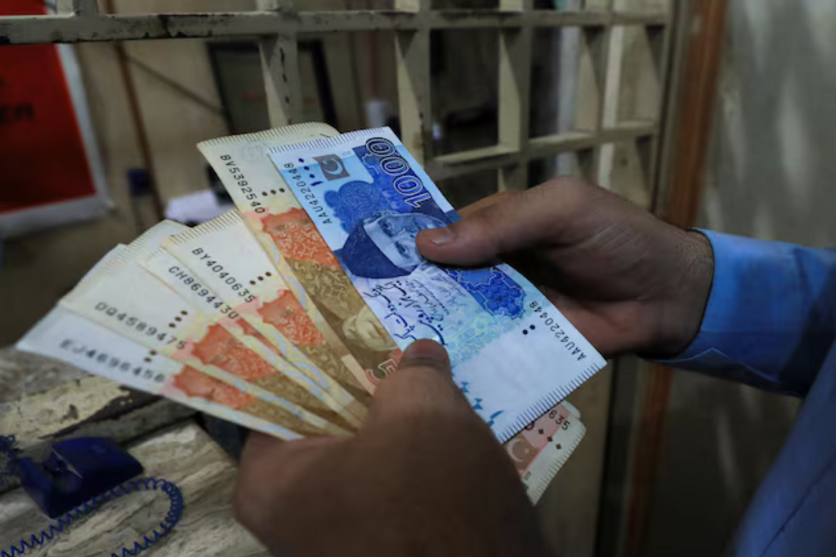 Pakistan raises PKR 557 billion via bonds as investor demand cuts yields
