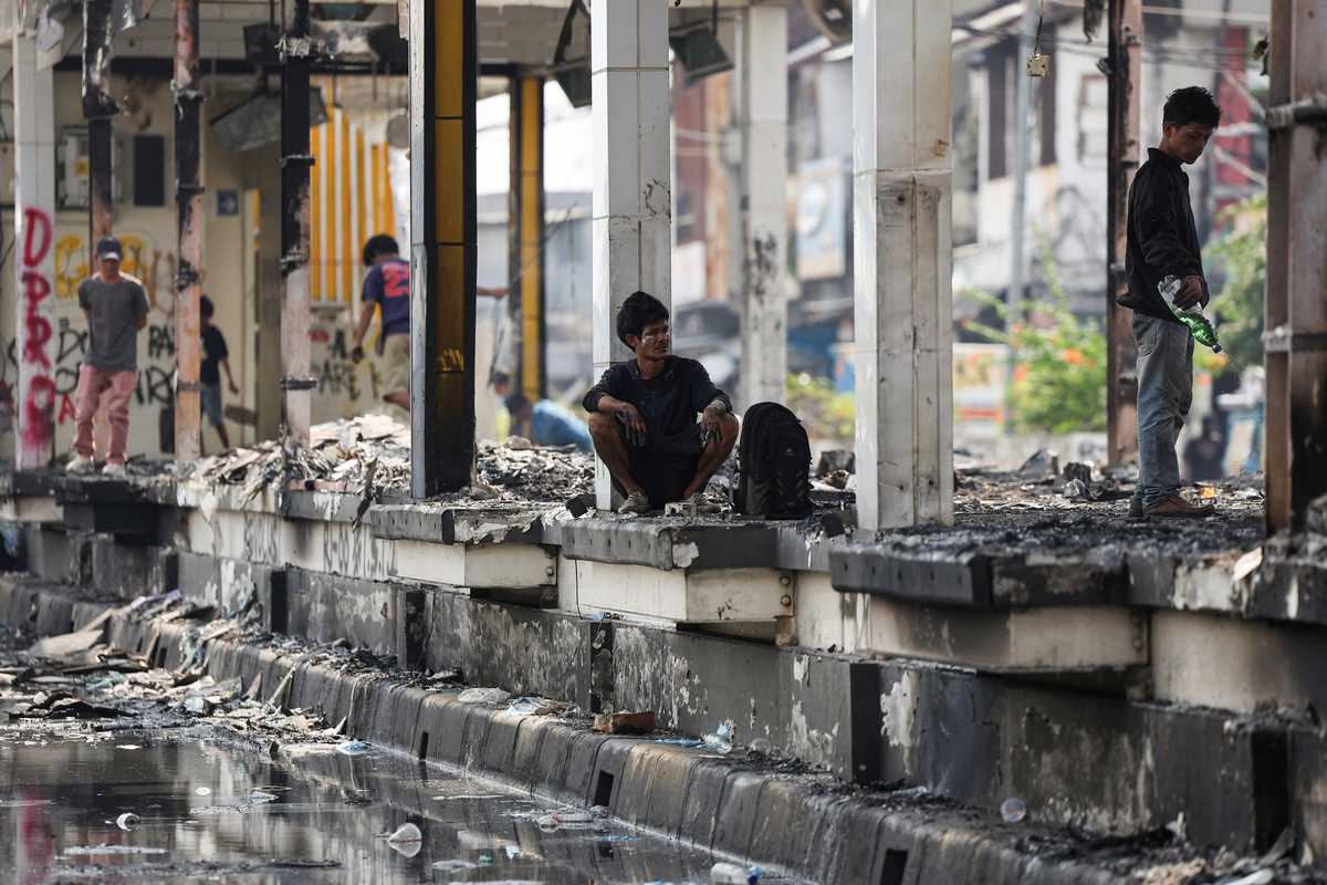Protesters set fire to Indonesian parliament buildings in several provinces