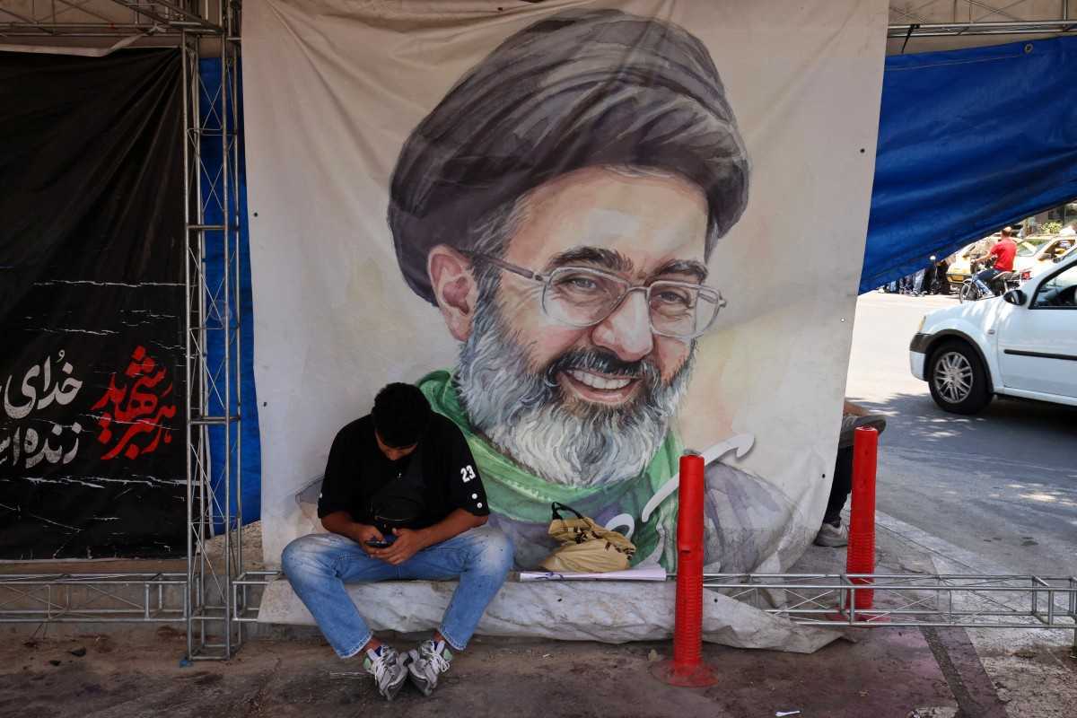 Iran says no final decision yet on US deal as Qatari mediators arrive in Tehran