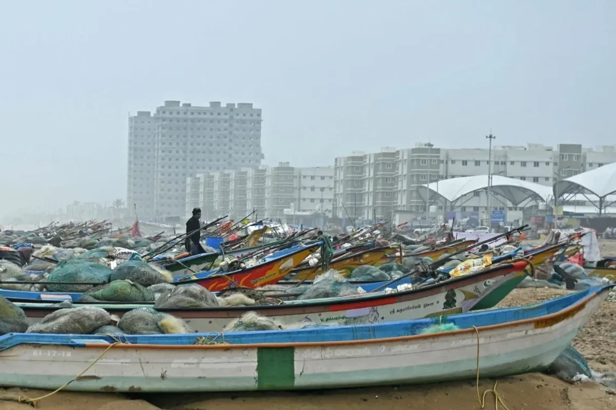 Schools shut as heavy storm approaches India coast