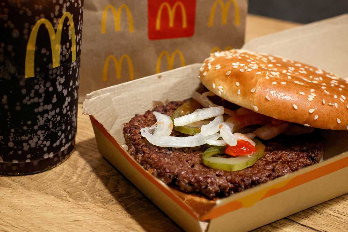 Fast-food chains hold the onions after McDonald's E. coli outbreak