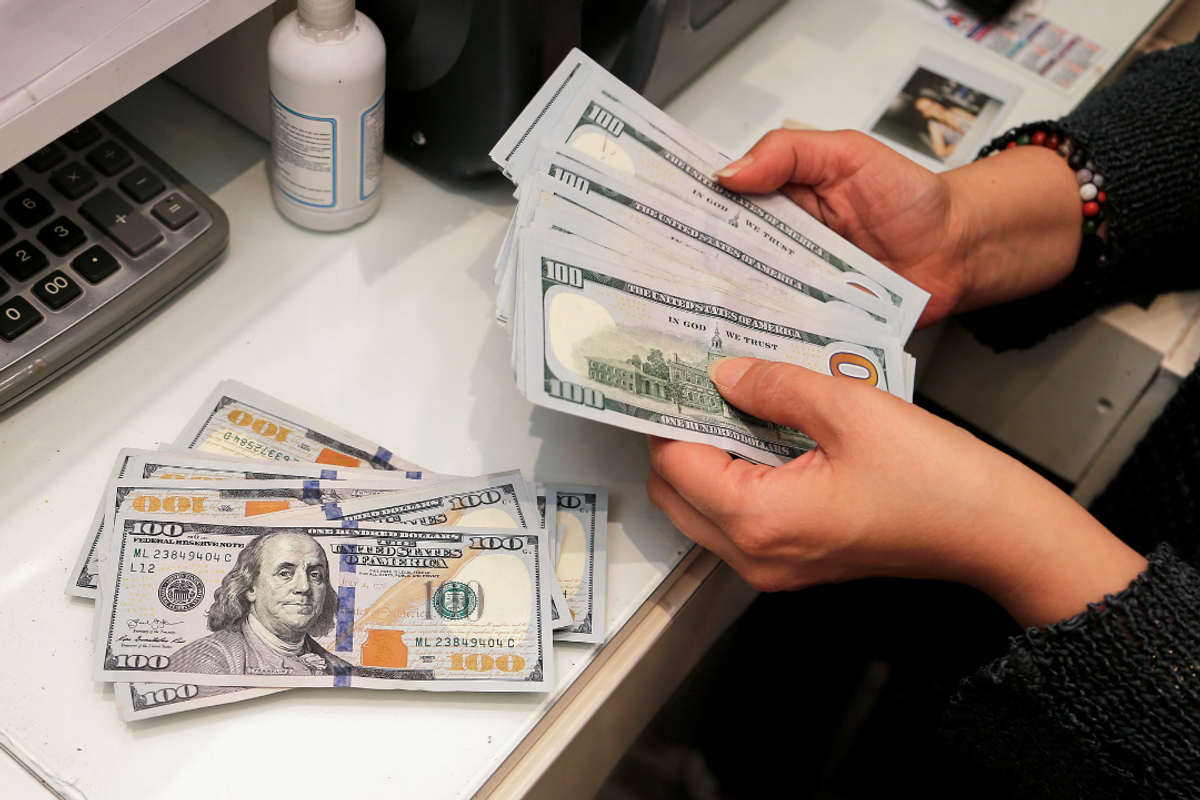 PKR falls to one-year low, dollar hits 280 mark