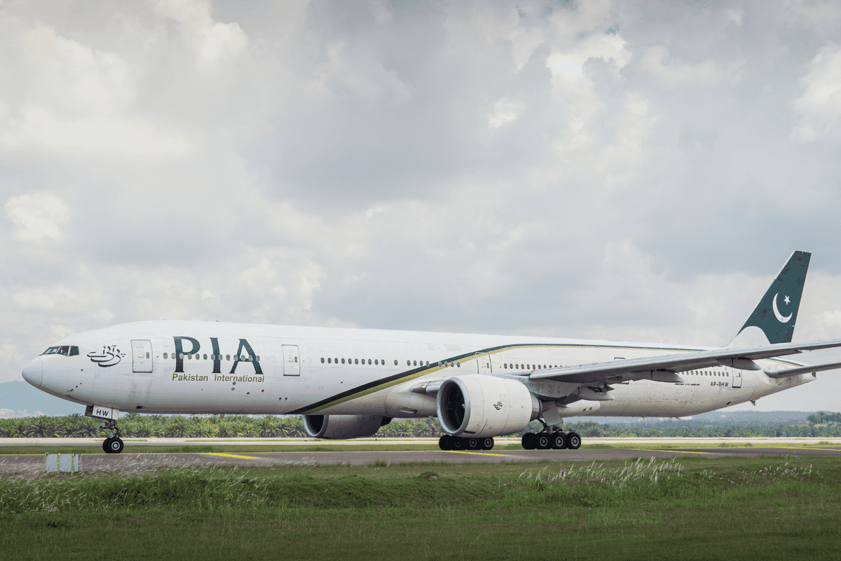 Pakistan delays bidding for sale of national airline to Oct 31