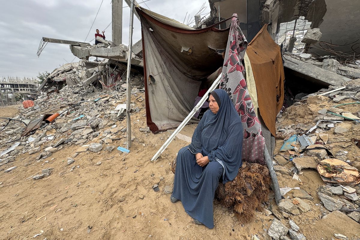 Israeli tanks retreat from central Gaza camp, medics say 30 killed