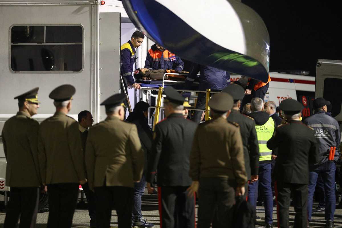 Passenger says Azerbaijan Airlines plane made at least one loud bang before crash