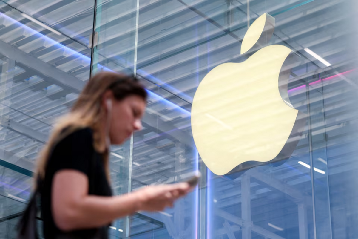 Trump re-escalates trade threats, aiming at Apple, European Union