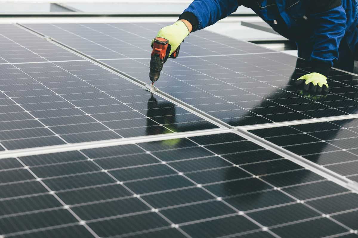 Solar panel prices surge in Pakistan ahead of federal budget 2026