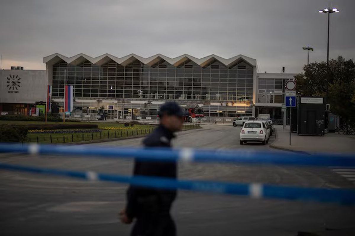 Minister among 11 held over Serbia station collapse