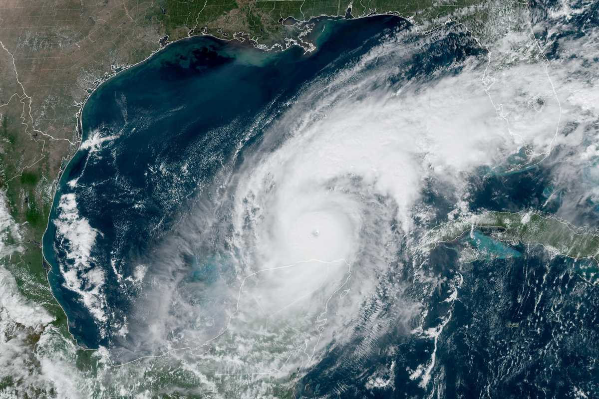 Thousands flee Hurricane Milton, causing traffic jams and fuel shortages