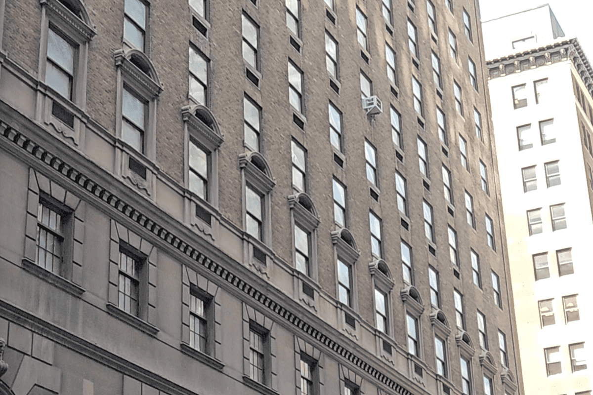 Pakistan seeks new adviser for Roosevelt Hotel privatization after JLL exit