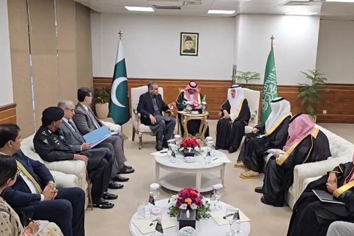 Pakistan lists 4,300 beggars on no-fly list amid visa abuse concerns