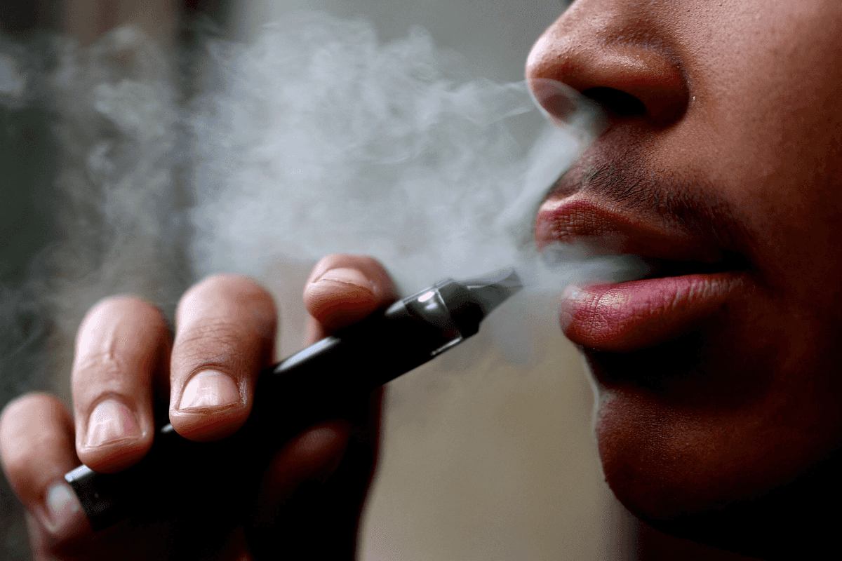 Pakistan moves to regulate e-cigarettes amid rising youth vaping