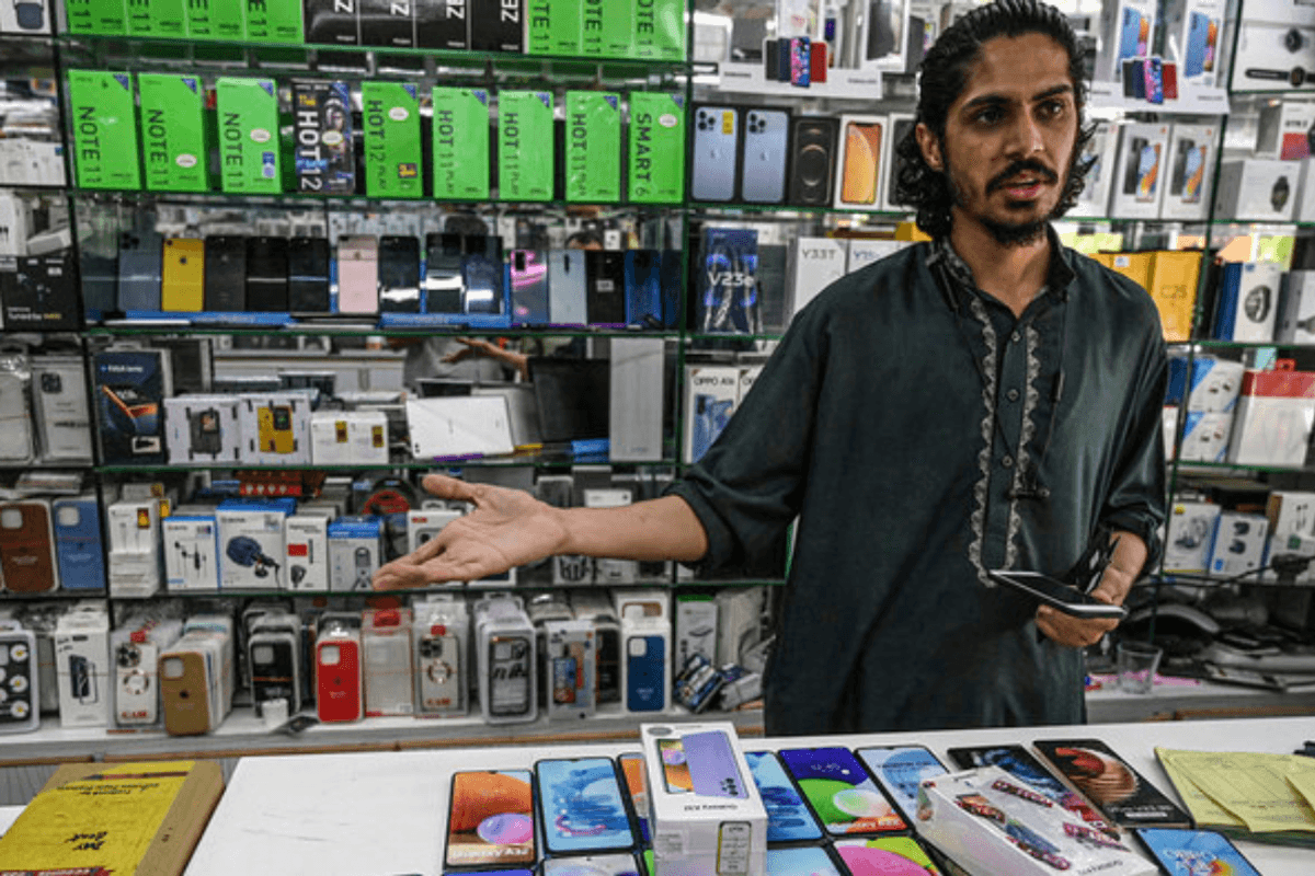 Pakistan’s locally assembled mobile phone sales edge up in April-May amid broader slowdown