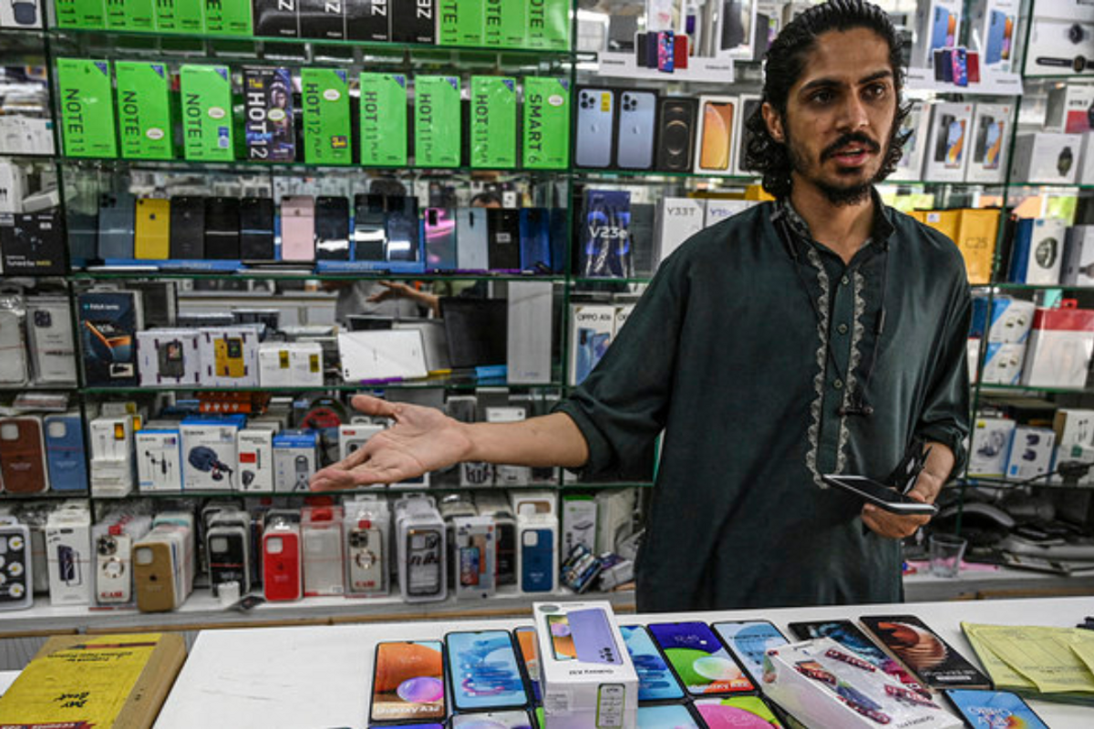 Pakistan’s locally assembled mobile phone sales edge up in April-May amid broader slowdown