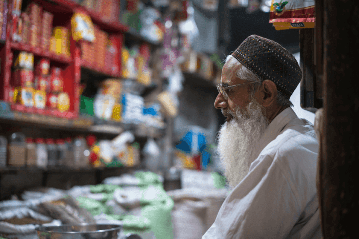 Pakistan consumer confidence falls to two-year low amid inflation, job fears