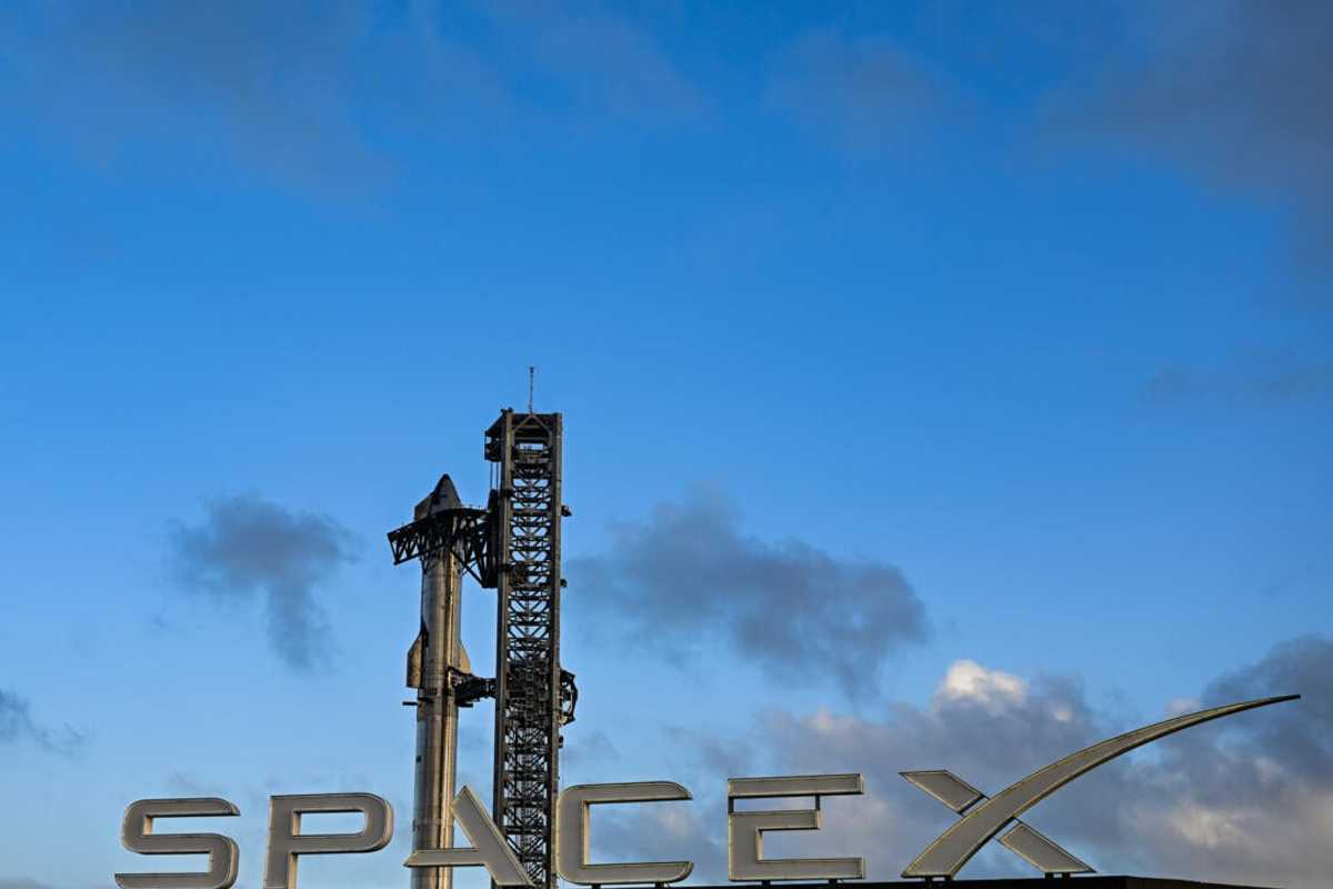 SpaceX Starship explodes during routine test