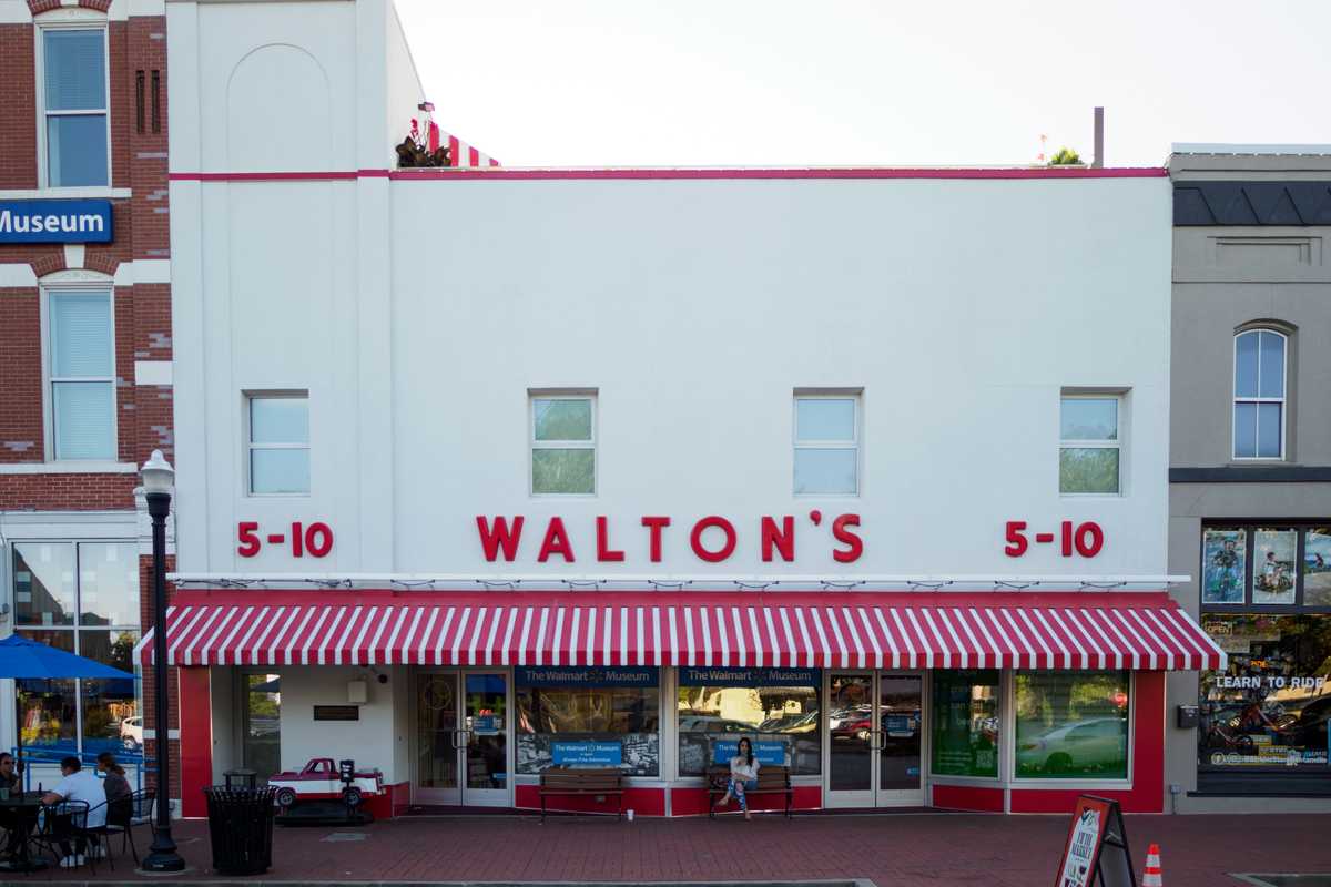 Walmart owners top the list of richest families with assets of $432 billion